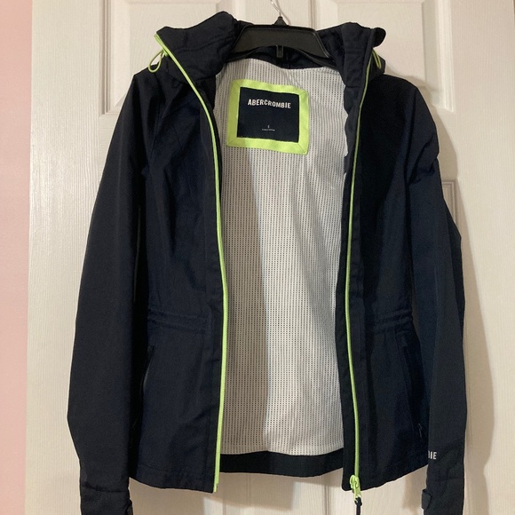 Abercrombie & Fitch Jackets & Blazers - MUST GO! 🛍️ Abercrombie & Fitch Rain Jacket